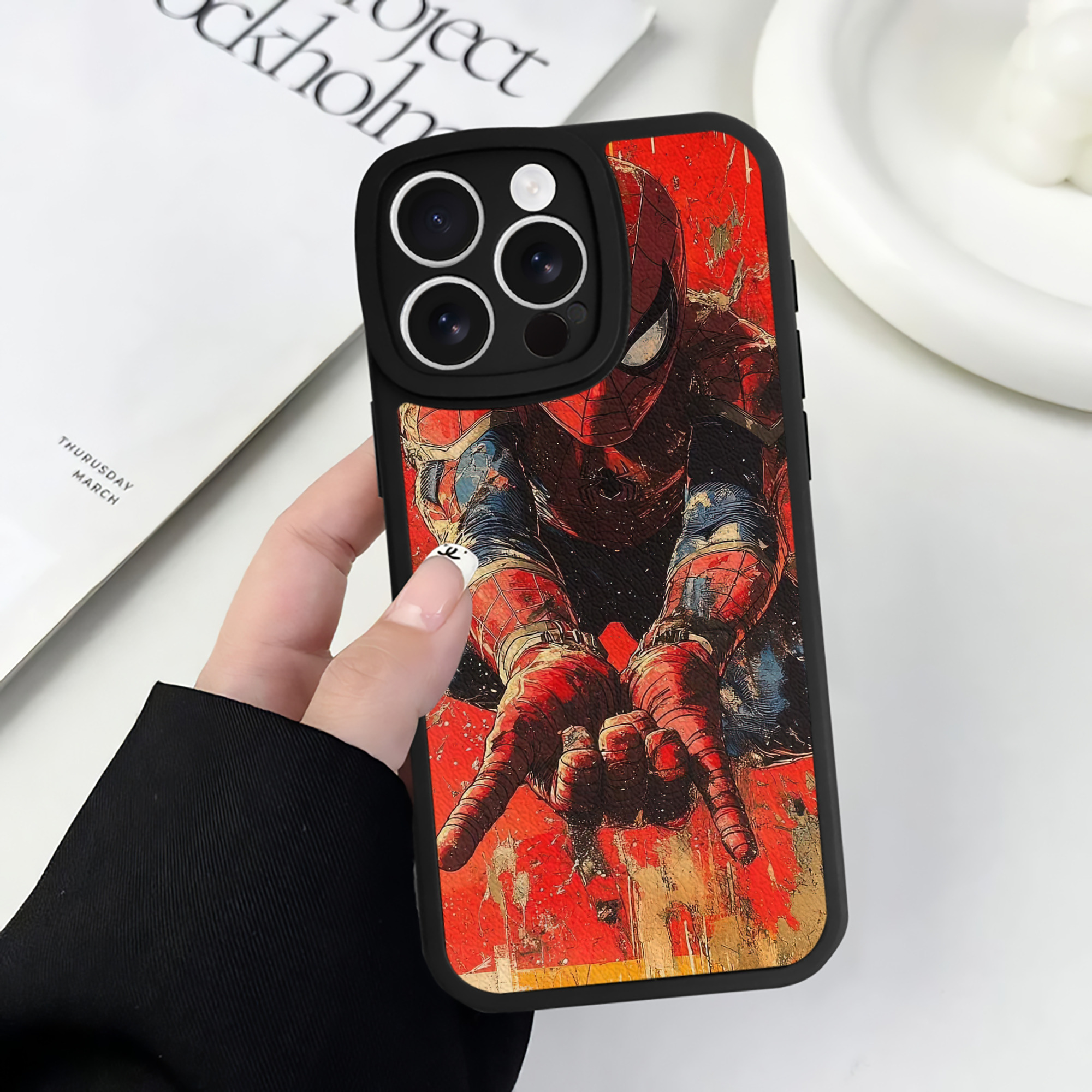 Spider Man スパイダーマン 【iPhone 16シリーズ対応】シリコンスマホケース（レザー調） 材質：シリコン